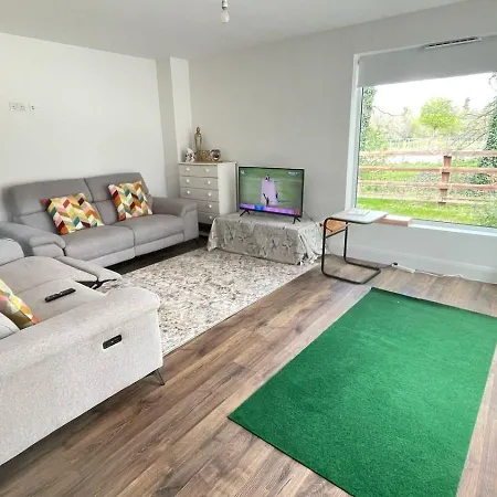 In Lovely Shared House Away From Shared Bathroom Tyrrelstown