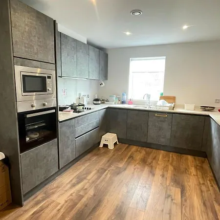 In Lovely Shared House Away From Shared Bathroom