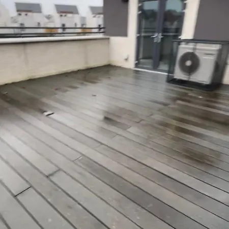 In Lovely Shared House Away From Shared Bathroom