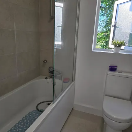 In Lovely Shared House Away From Shared Bathroom