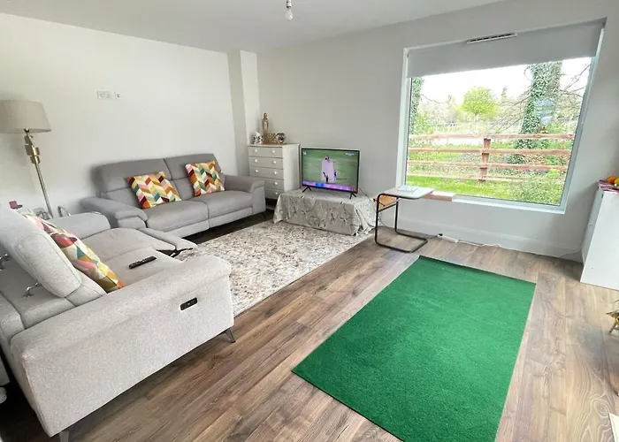 In Lovely Shared House Away From Shared Bathroom Tyrrelstown