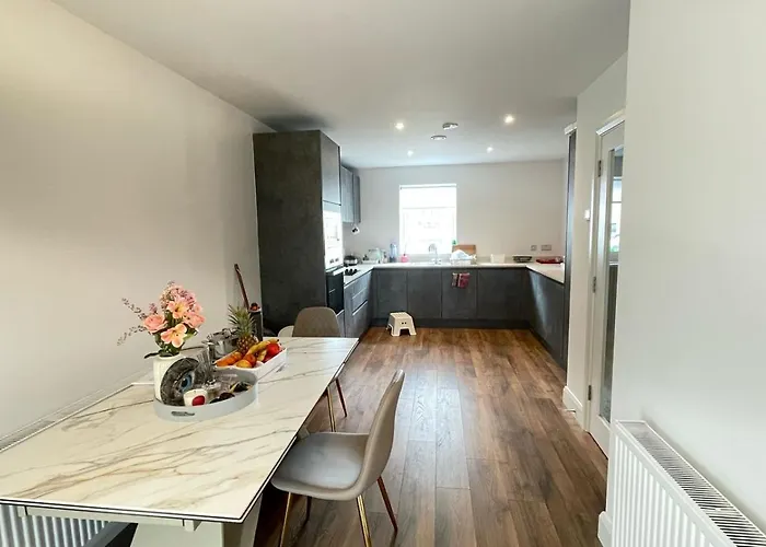 Homestay In Lovely Shared House Away From Shared Bathroom Tyrrelstown