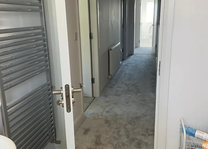 Homestay In Lovely Shared House Away From Shared Bathroom Tyrrelstown