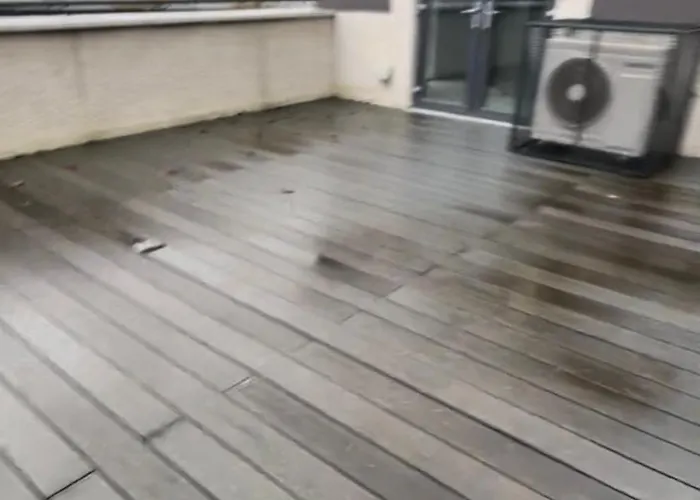 In Lovely Shared House Away From Shared Bathroom